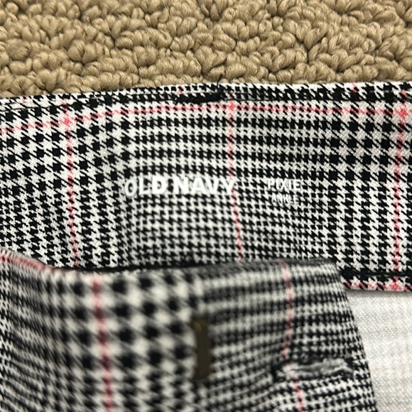 Old Navy Pixie Pants - Picture 7 of 10